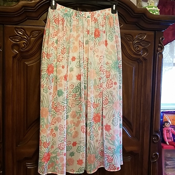 Shorts with Skirt - Picture 3 of 6